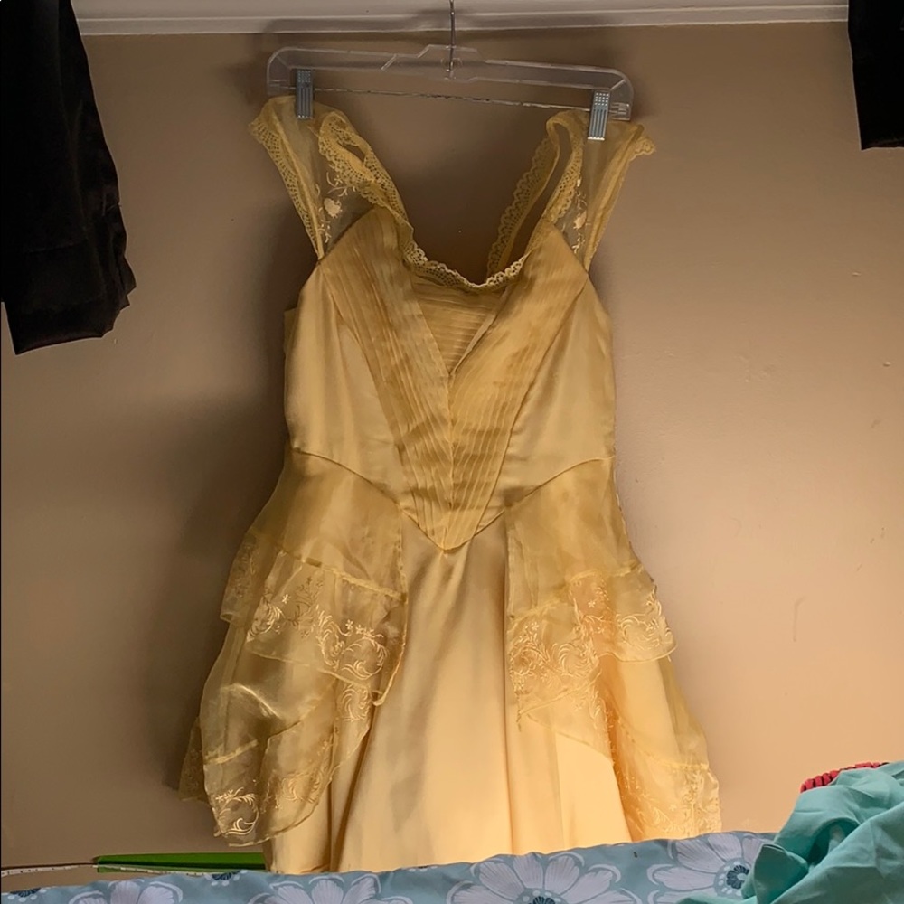 Beauty and the beast// belle’s dress